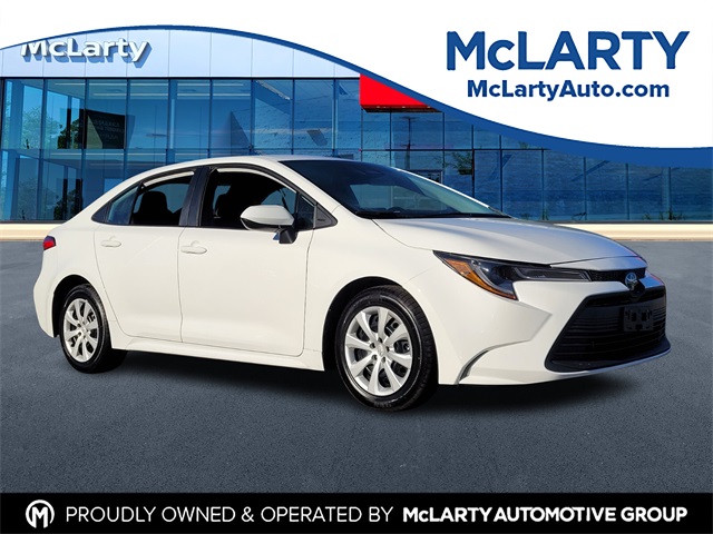2024 Toyota Corolla LE's photo