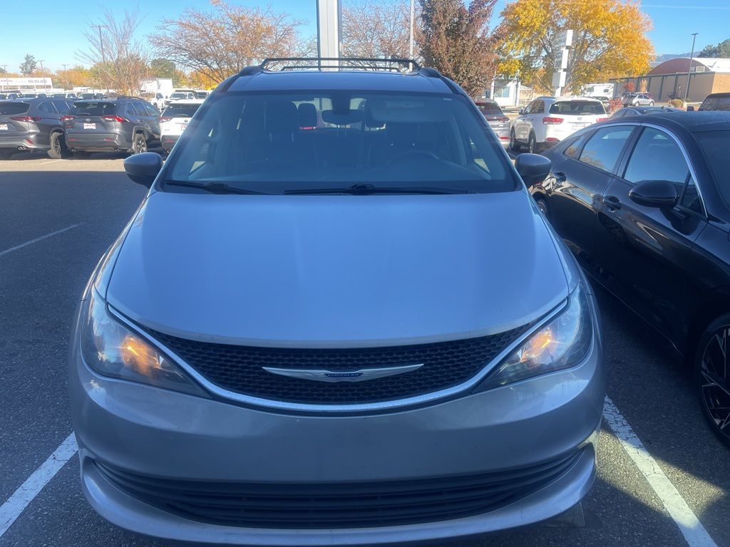 2020 Chrysler Voyager LXi photo 2