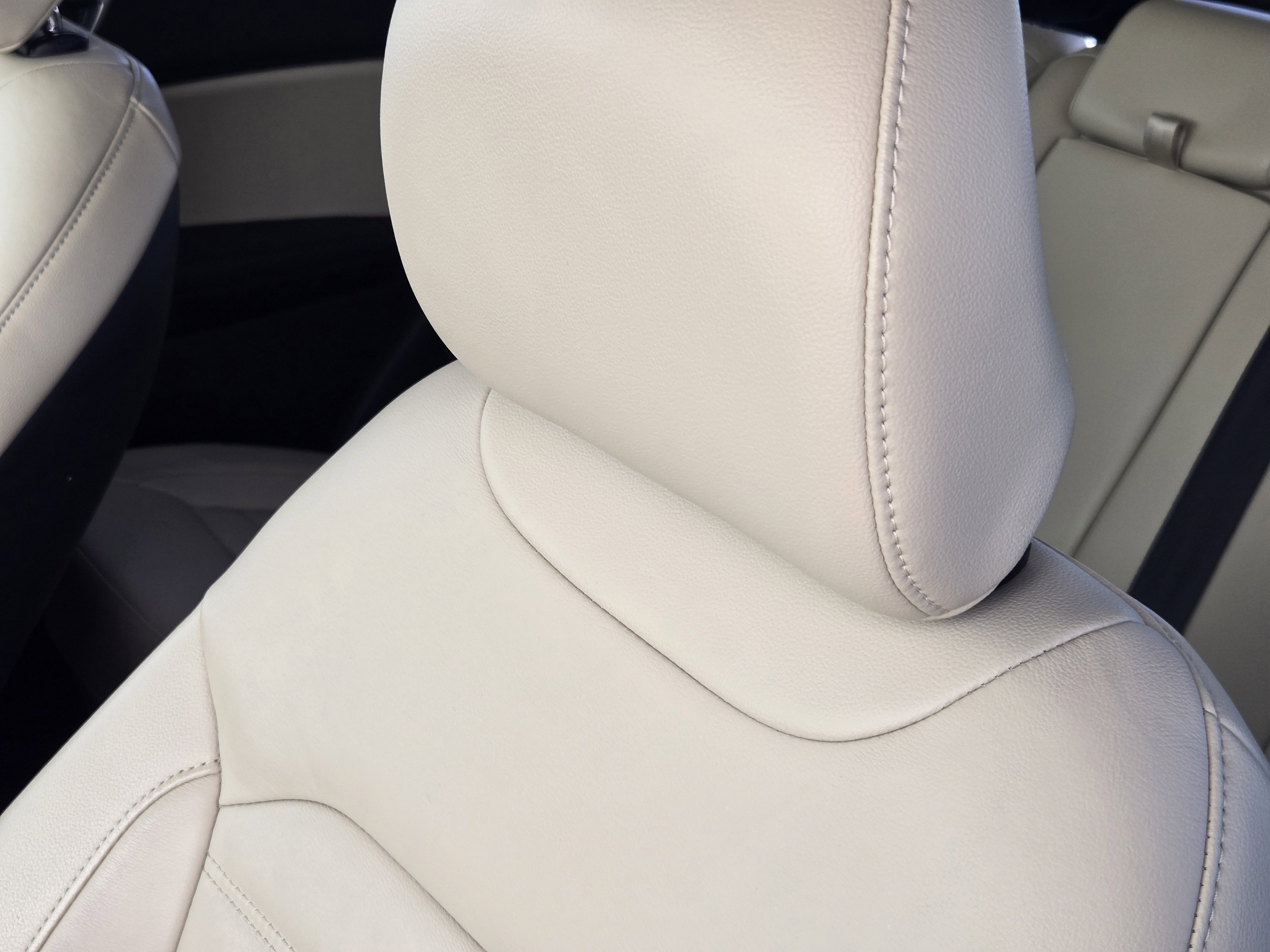 2018 Ford Edge SEL photo 2