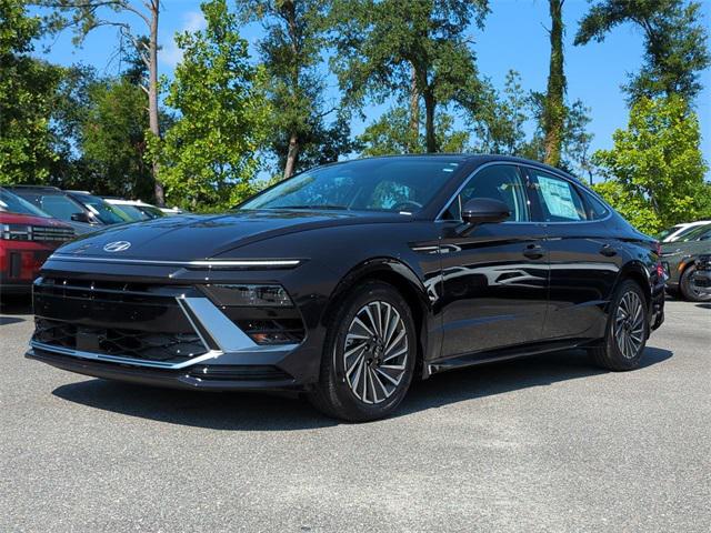 2025 Hyundai Sonata Hybrid SEL photo 2