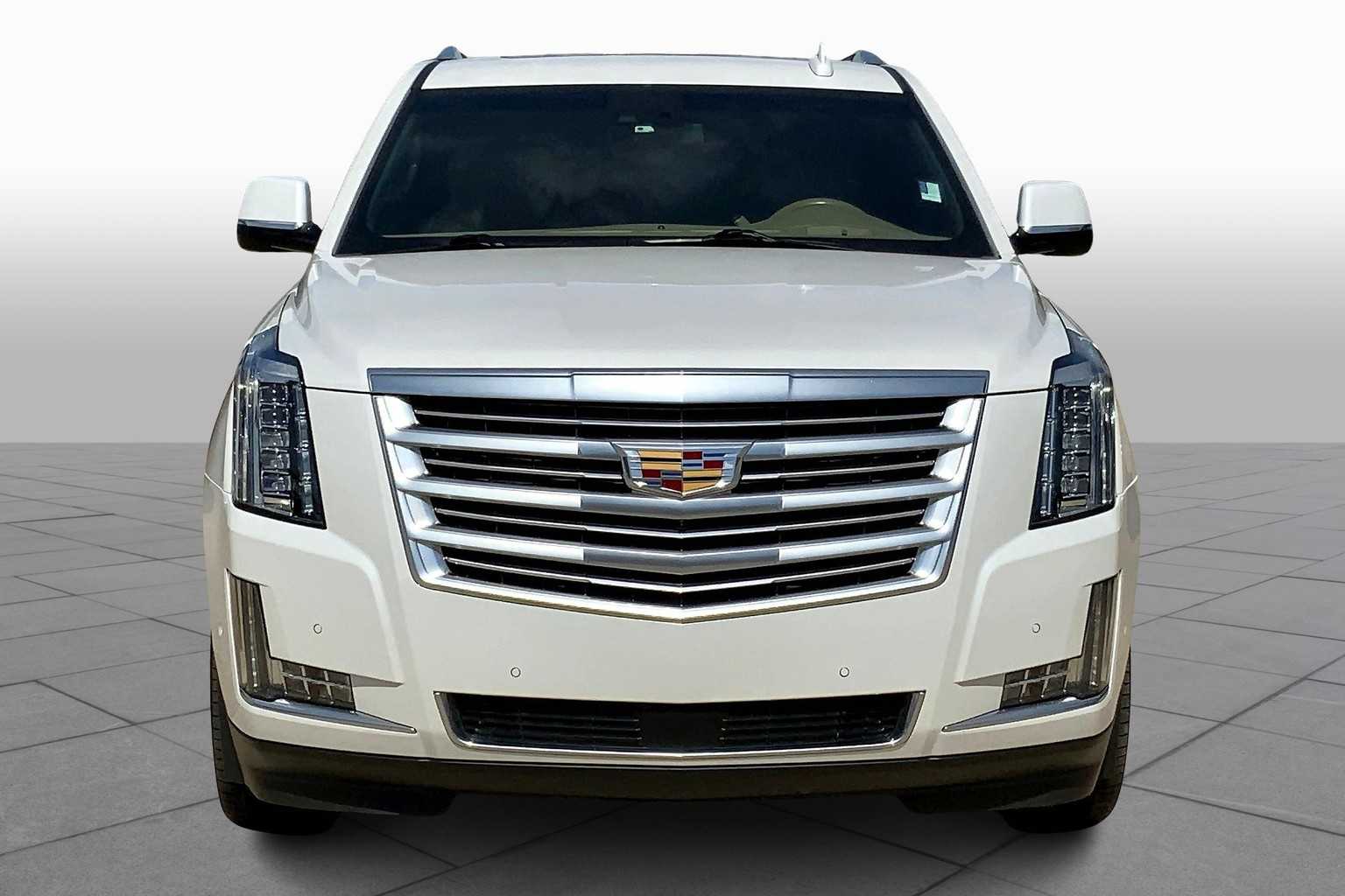 2019 Cadillac Escalade Platinum photo 3