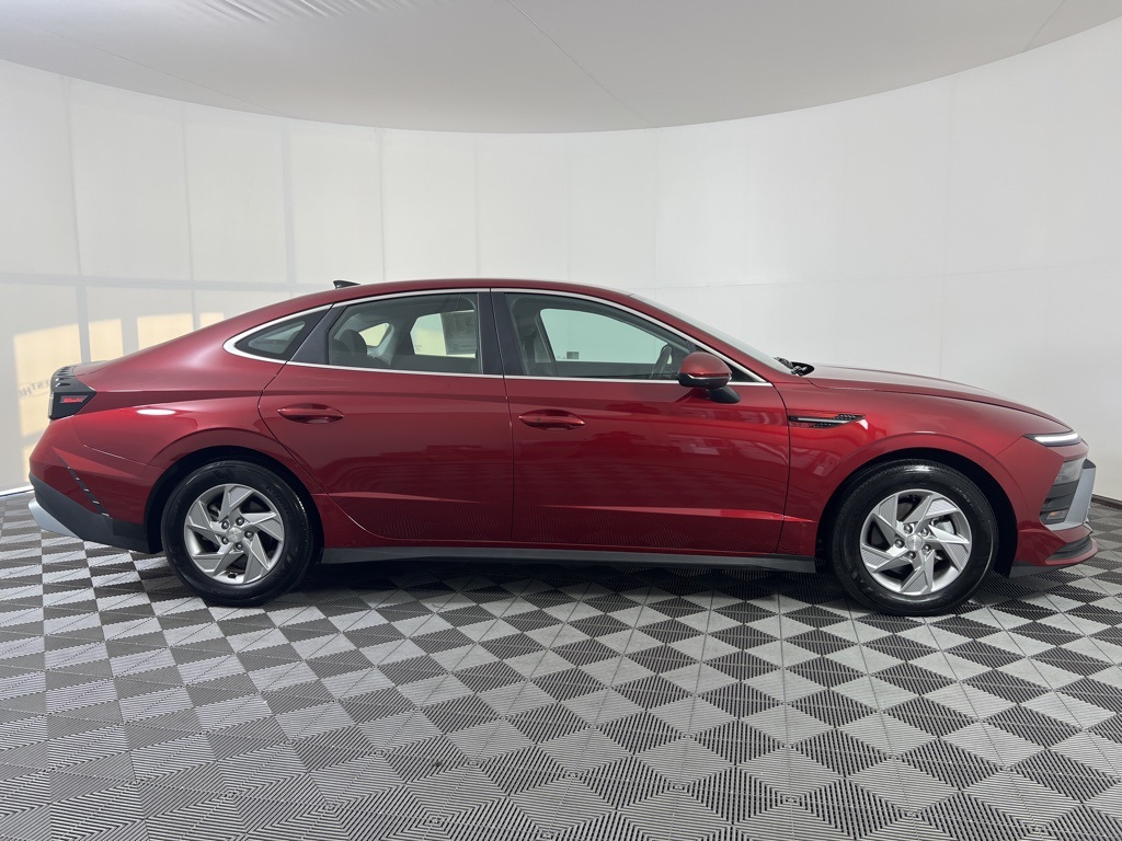 2025 Hyundai Sonata SE photo 5