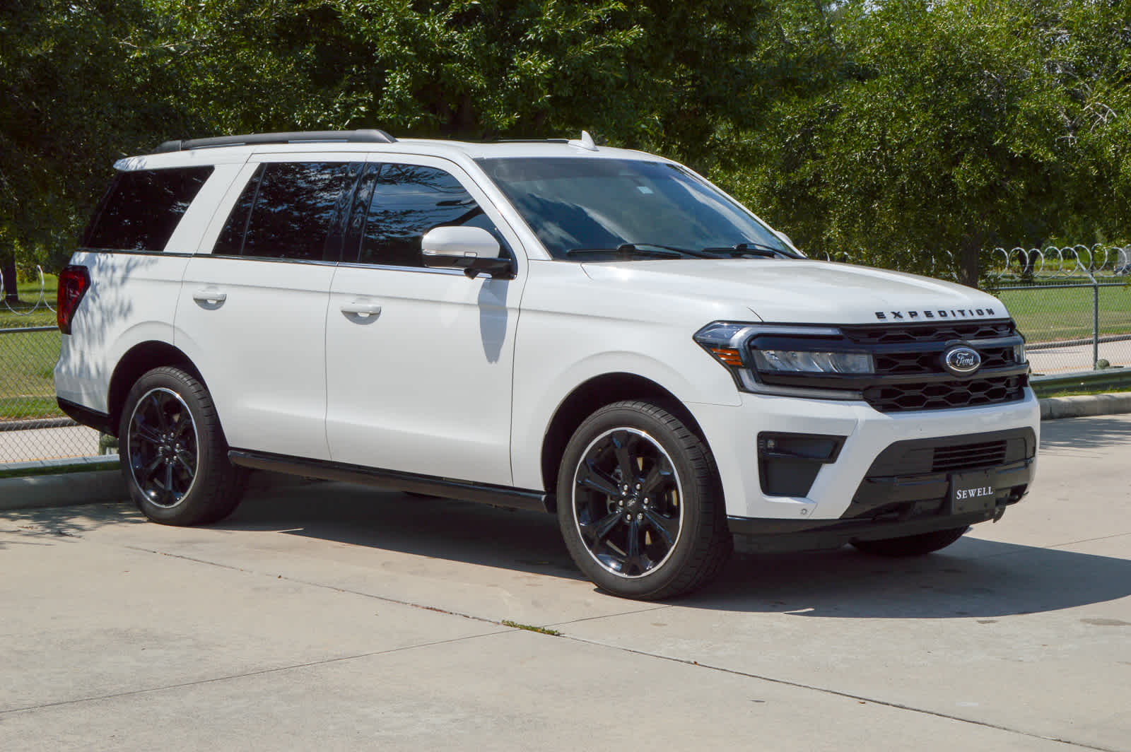 2023 Ford Expedition Limited photo 3