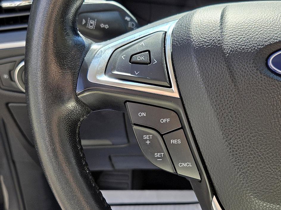 2021 Ford Edge SEL photo 26