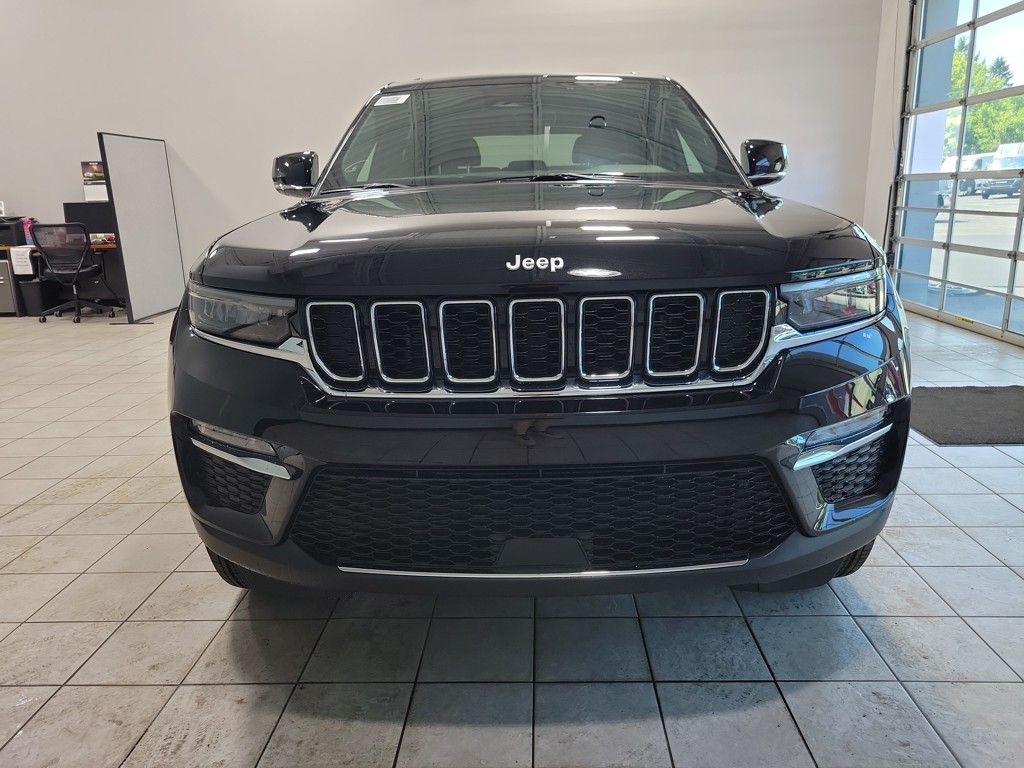 2025 Jeep Grand Cherokee Limited photo 2