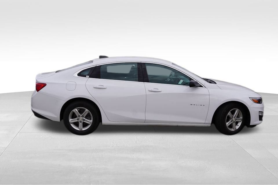 2024 Chevrolet Malibu LS photo 2