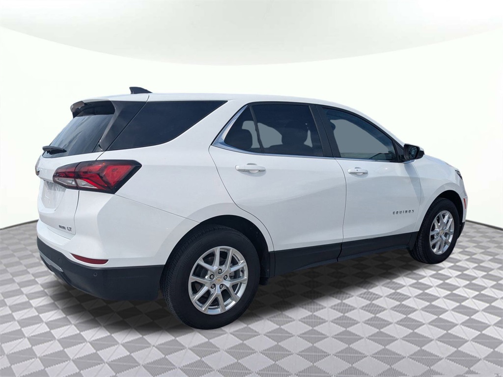 2024 Chevrolet Equinox LT photo 3