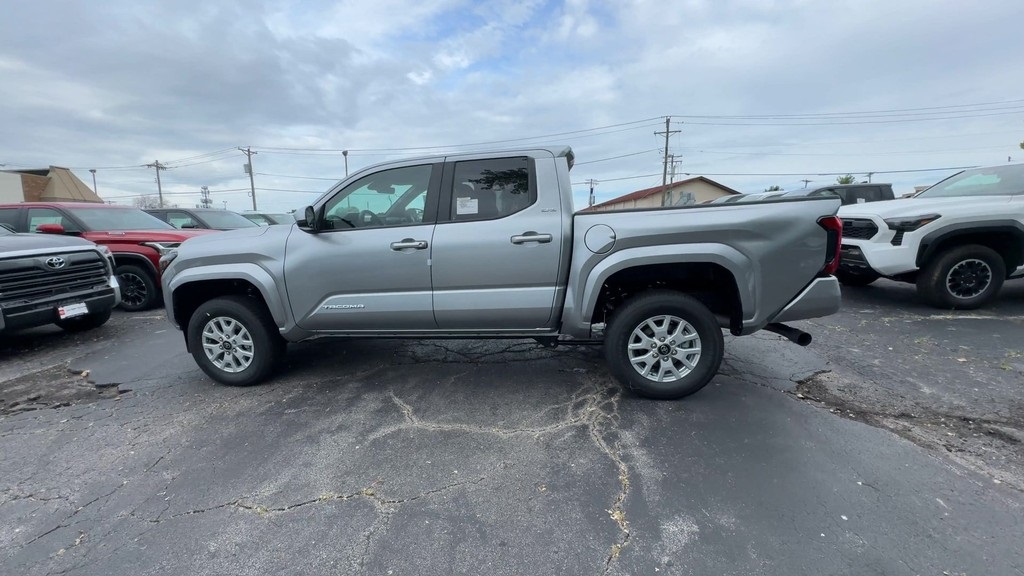 2025 Toyota Tacoma SR5 4x4 Double Cab photo 5