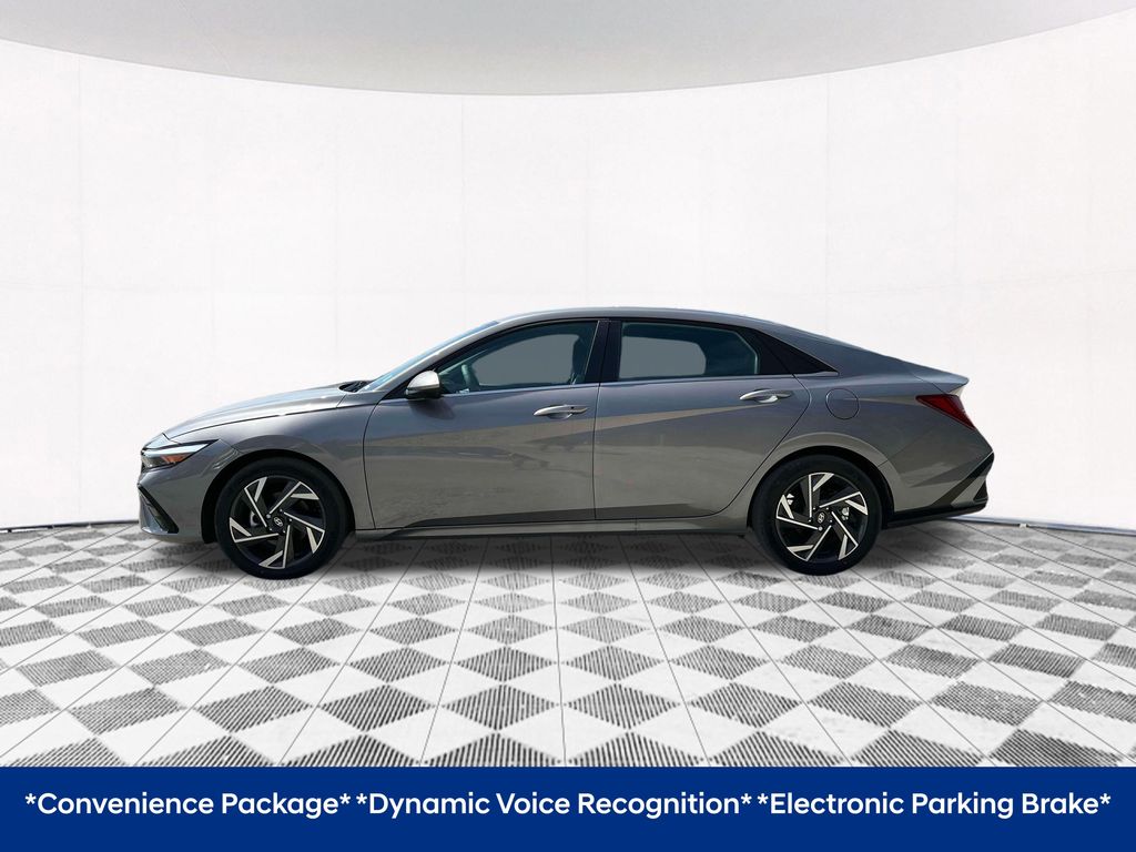 2024 Hyundai Elantra SEL Convenience photo 3