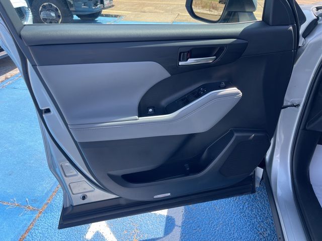 2022 Toyota Highlander XLE photo 13