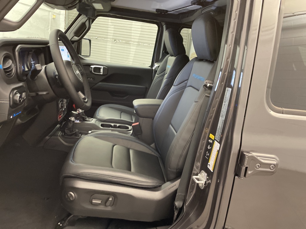 2025 Jeep Wrangler Rubicon 4xe photo 10