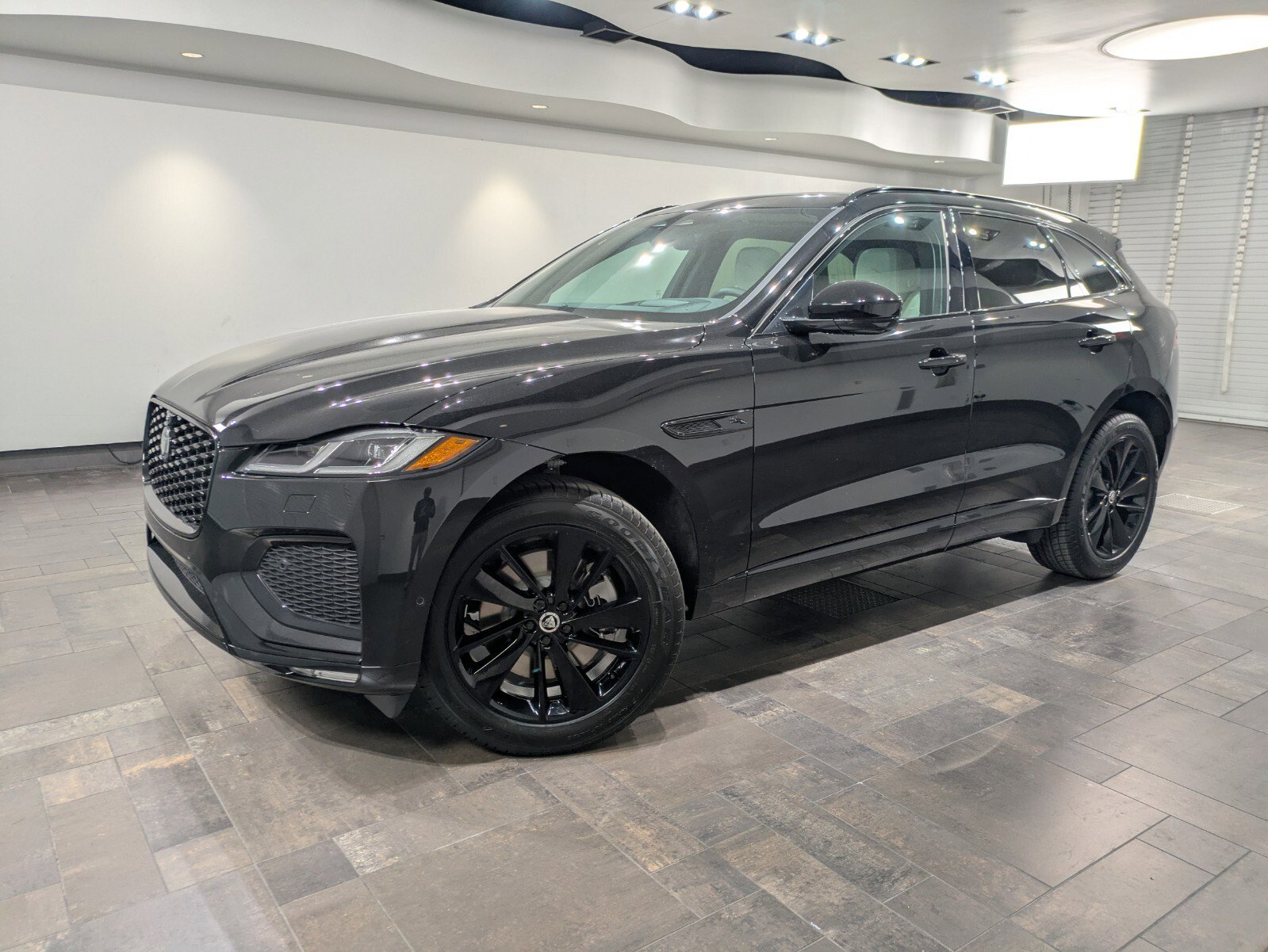 2026 Jaguar F-Pace R-Dynamic S's photo