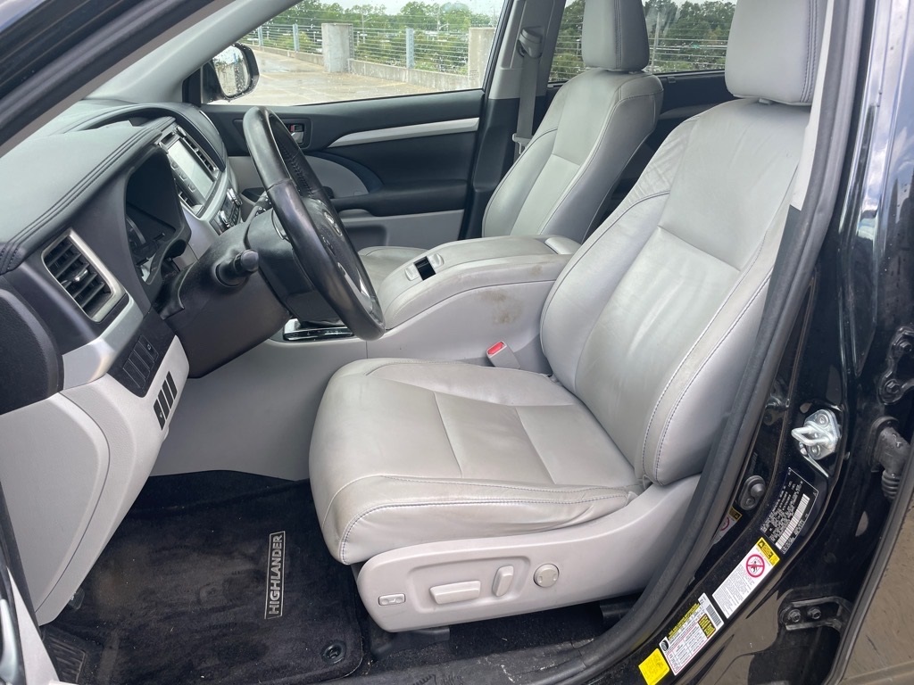 2016 Toyota Highlander XLE photo 15
