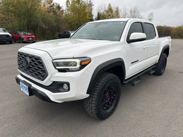 2022 Toyota Tacoma TRD Off-Road photo 3