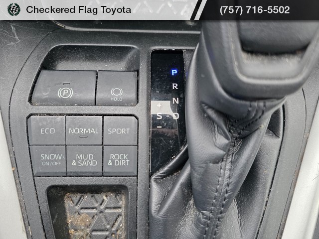 2020 Toyota RAV4 XLE photo 18