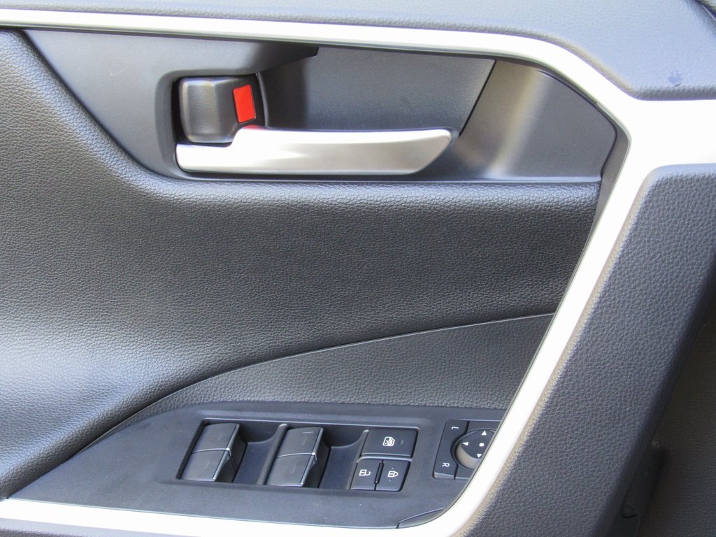 2025 Toyota RAV4 Hybrid XSE photo 35