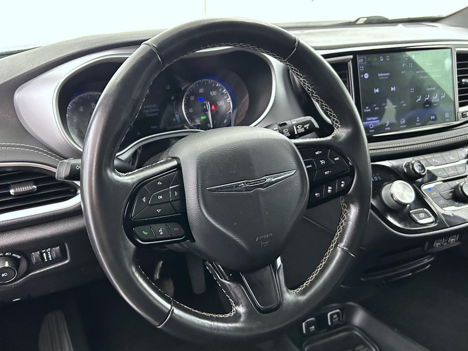 2021 Chrysler Pacifica Touring photo 11
