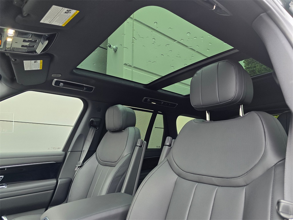 2025 Land Rover Range Rover SE photo 19