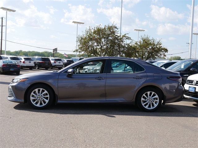 2023 Toyota Camry LE photo 3