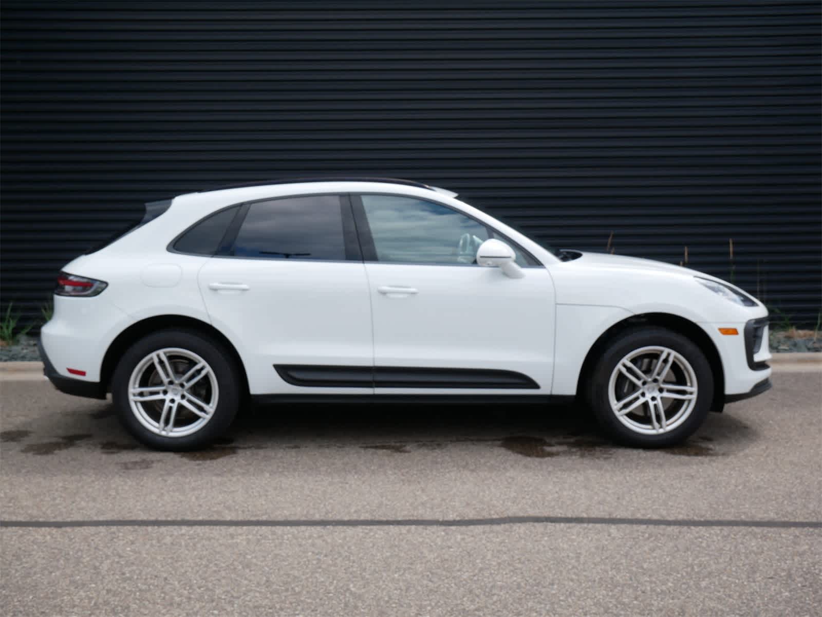 2024 Porsche Macan T photo 22