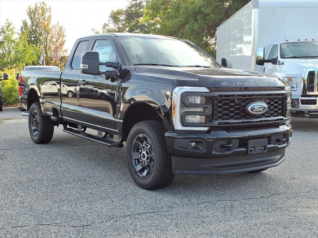 2026 Ford F-350 Super Duty XL's photo