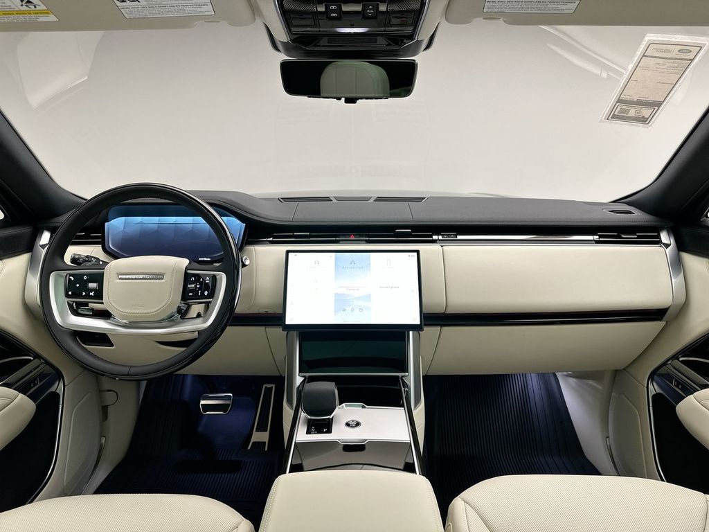 2025 Land Rover Range Rover SE photo 6