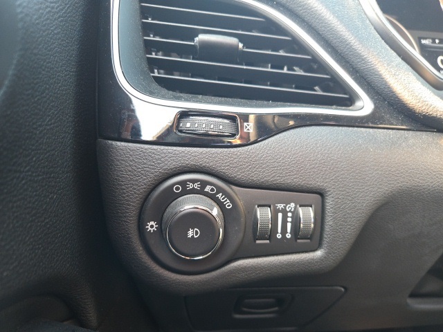2020 Jeep Cherokee Altitude photo 14