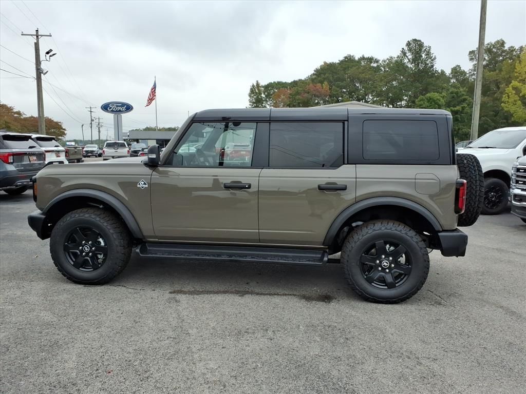 2025 Ford Bronco Outer Banks photo 2