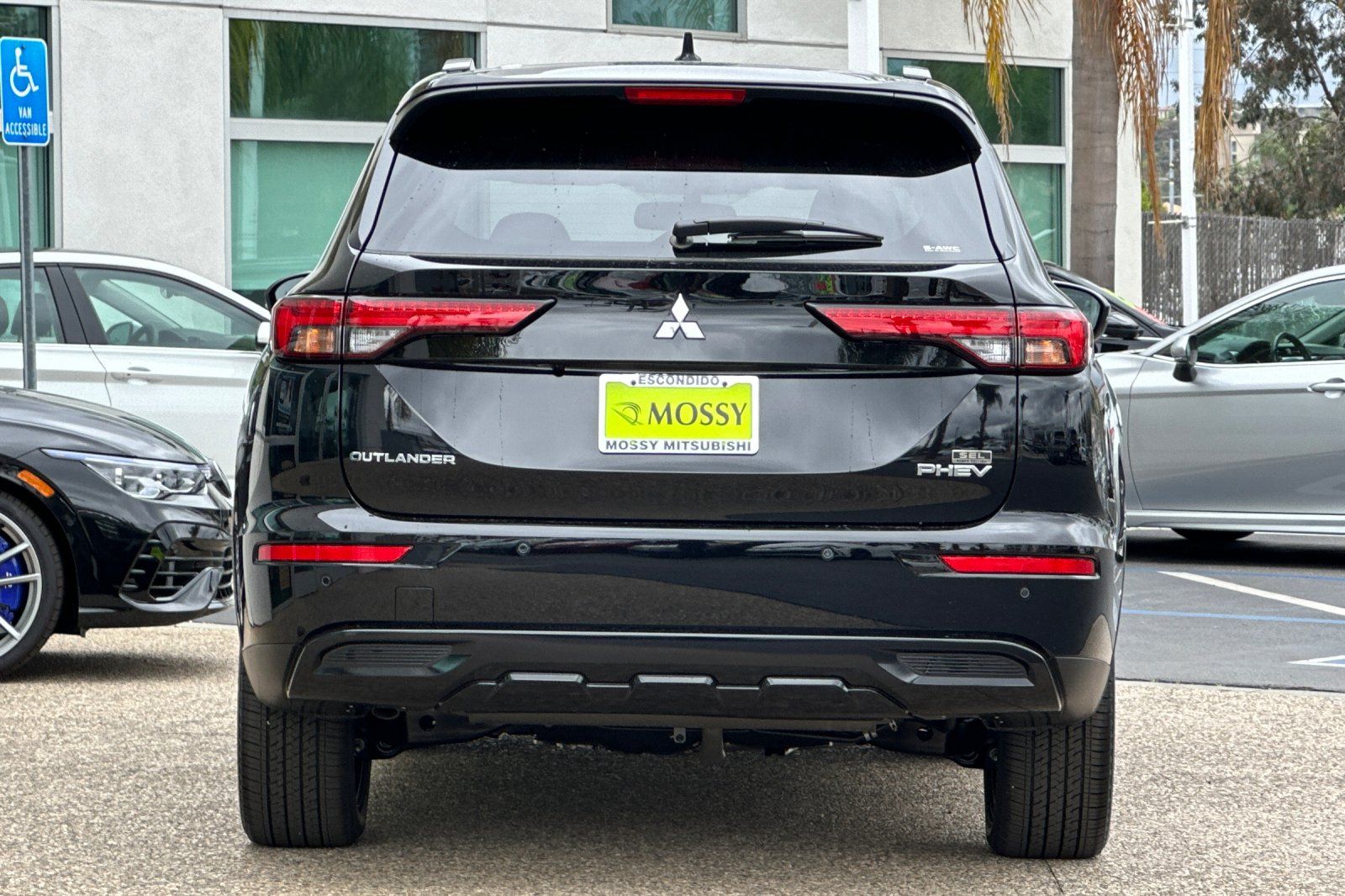 2025 Mitsubishi Outlander PHEV SEL photo 5