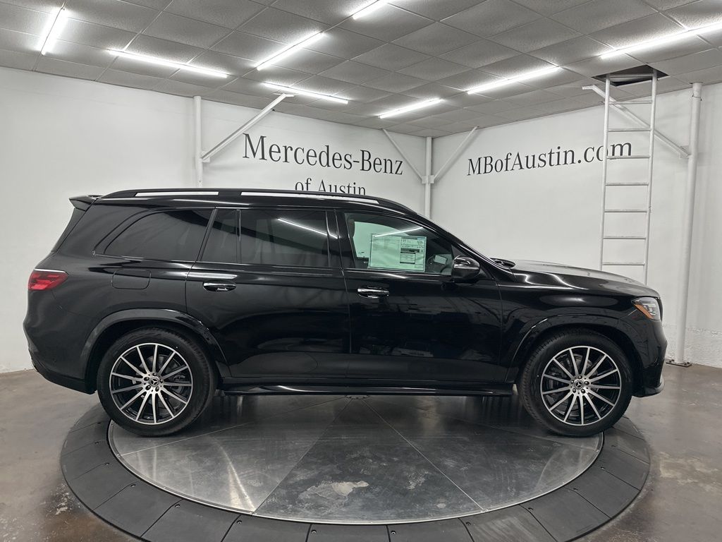 2026 Mercedes Benz GLS 450 4MATIC photo 3