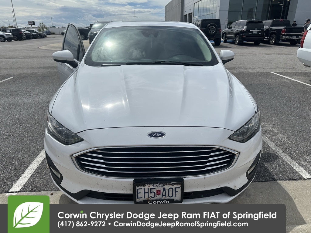 2019 Ford Fusion SE photo 2
