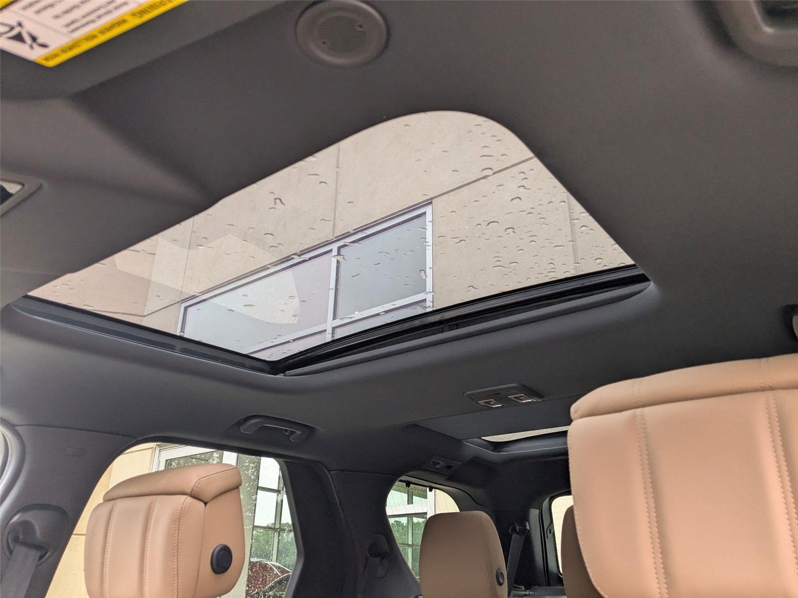 2025 Land Rover Discovery SE photo 21