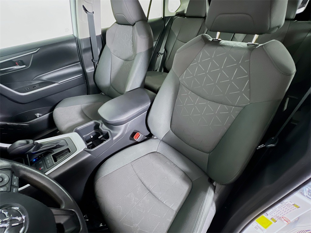 2024 Toyota RAV4 XLE photo 16