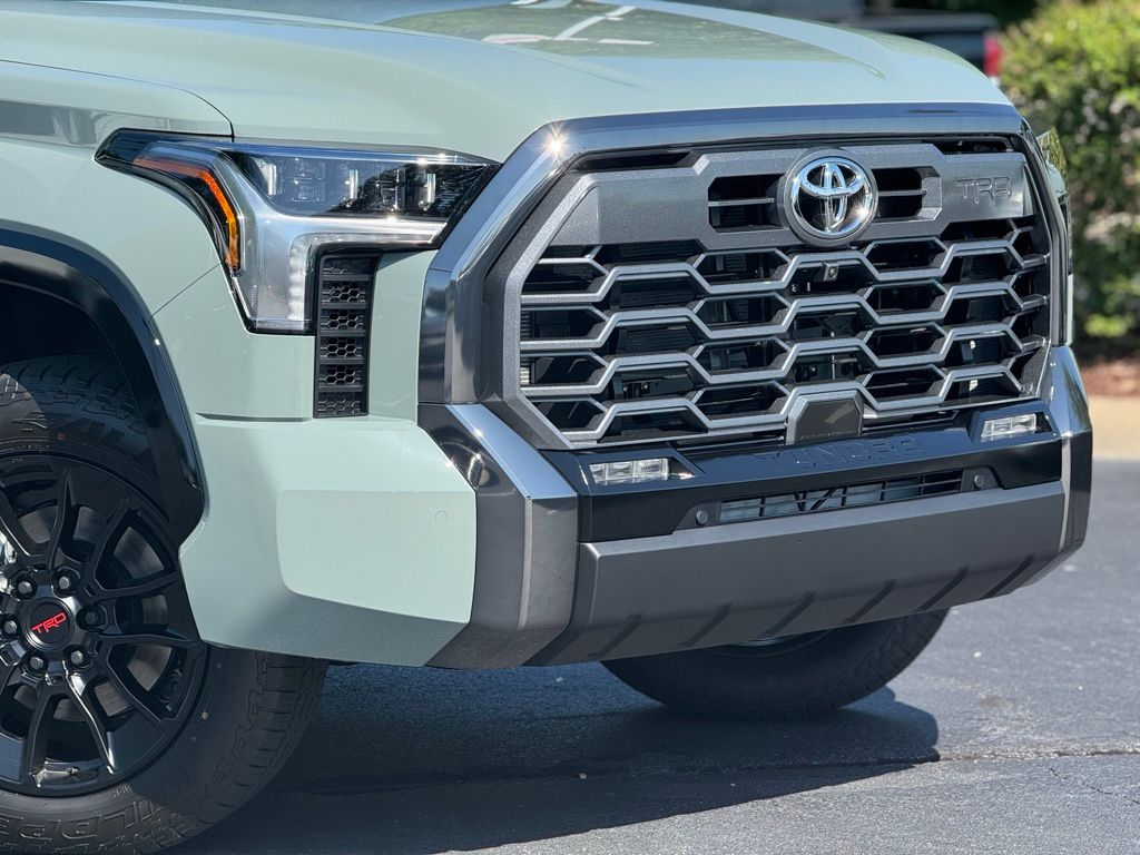 2025 Toyota Tundra Platinum CrewMax photo 4