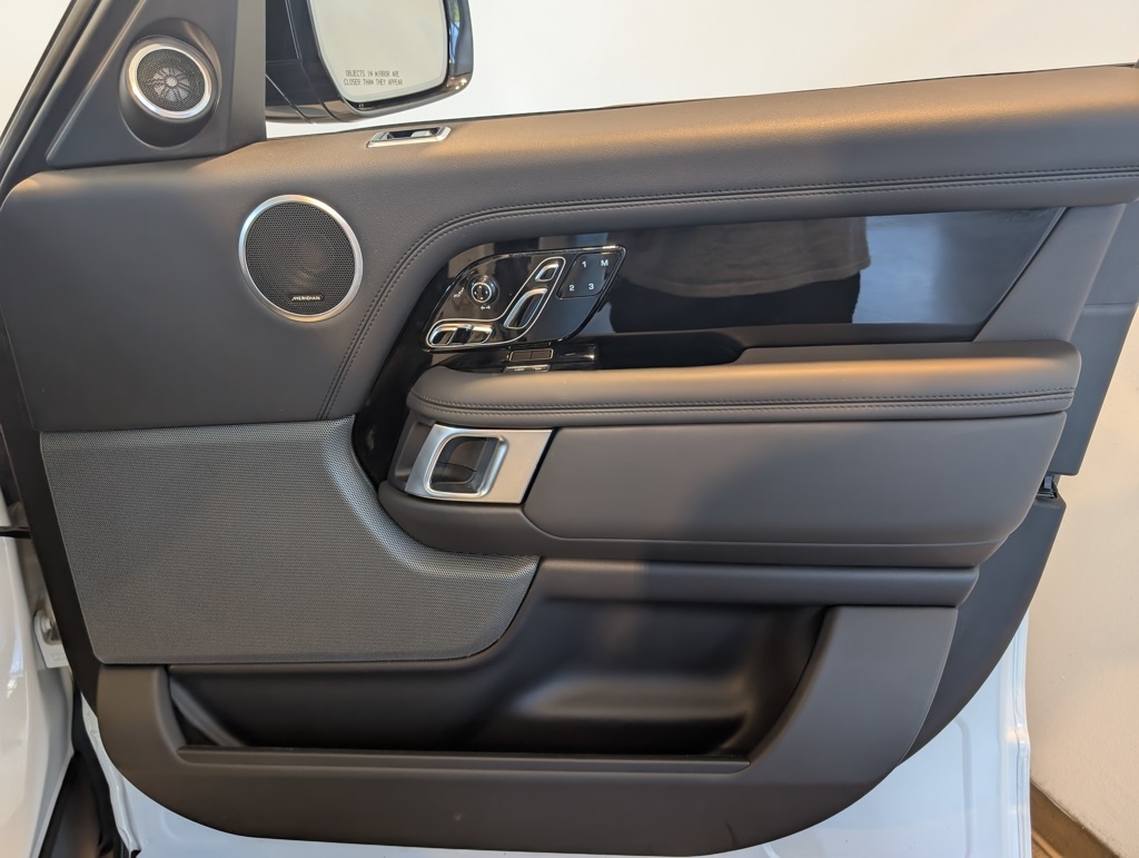 2020 Land Rover Range Rover HSE photo 26