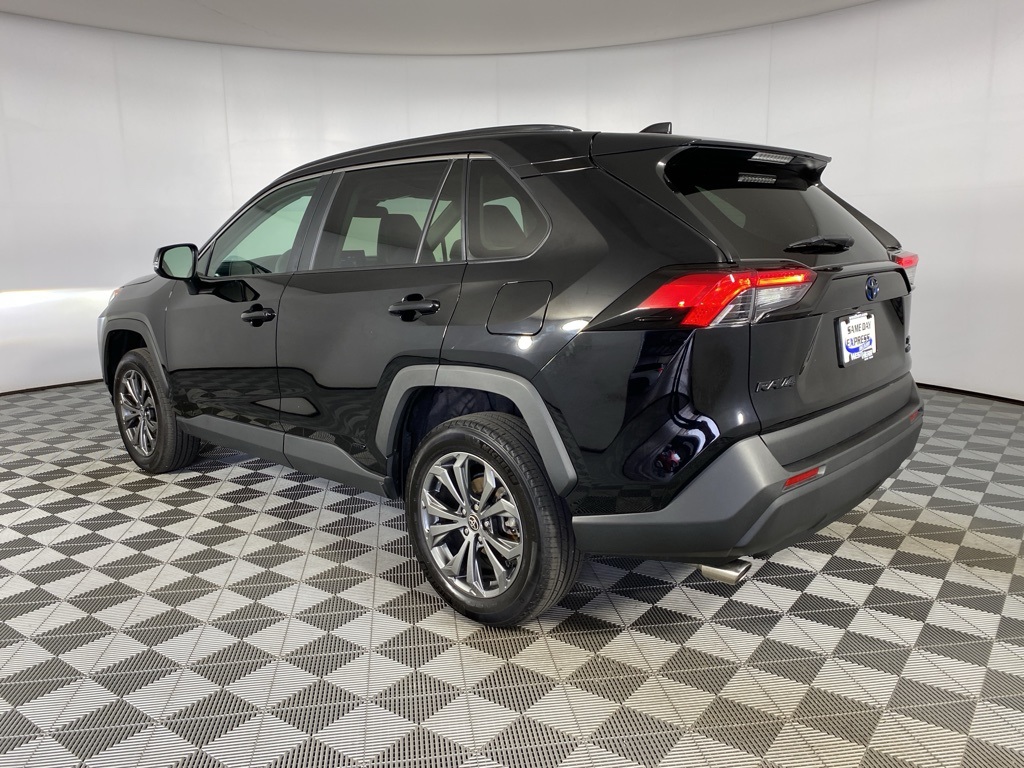 2022 Toyota RAV4 Hybrid XLE Premium photo 3