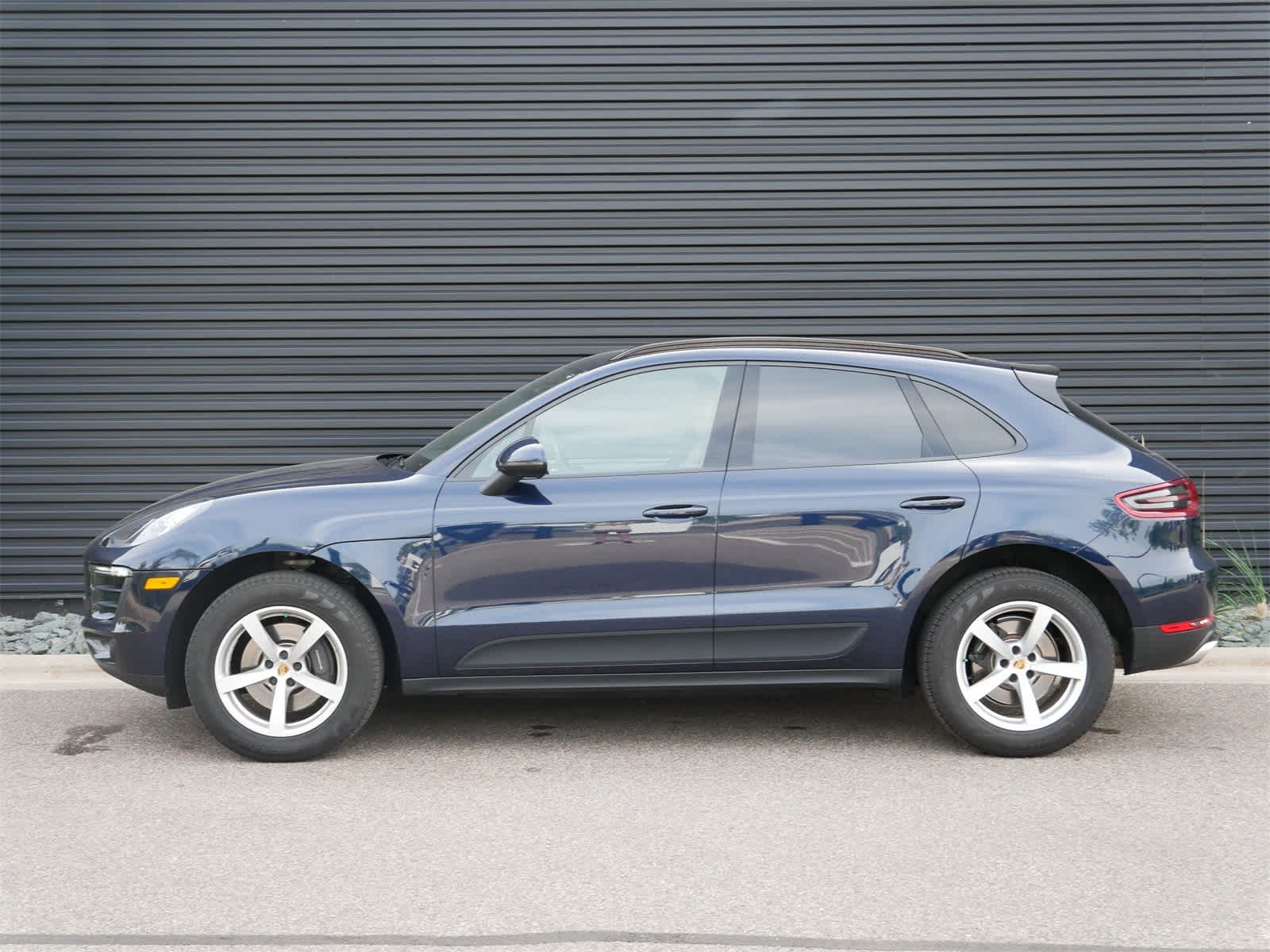 2018 Porsche Macan photo 2