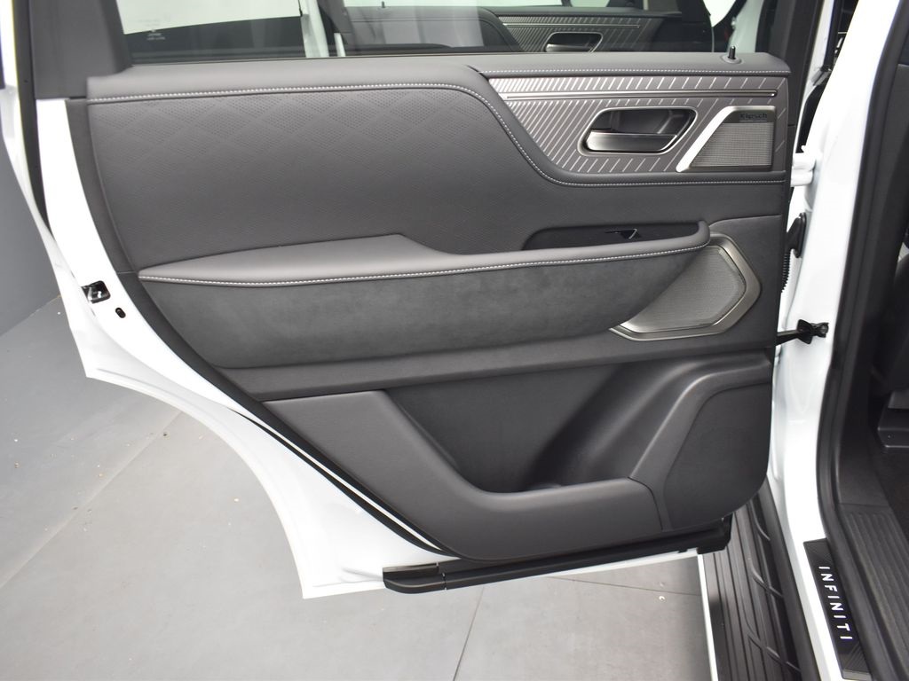 2026 Infiniti QX80 photo 14