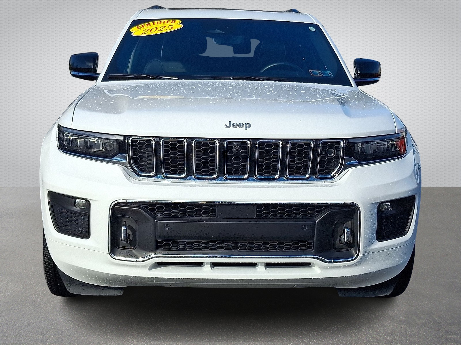 2025 Jeep Grand Cherokee Overland photo 2