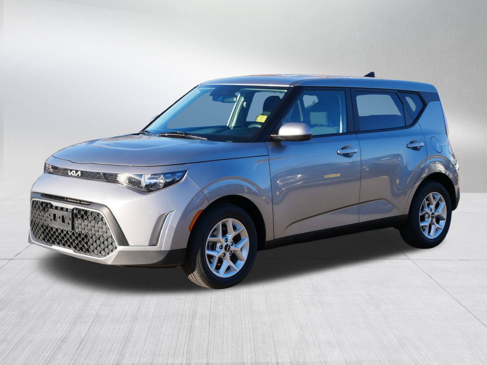 2024 Kia Soul LX photo 3