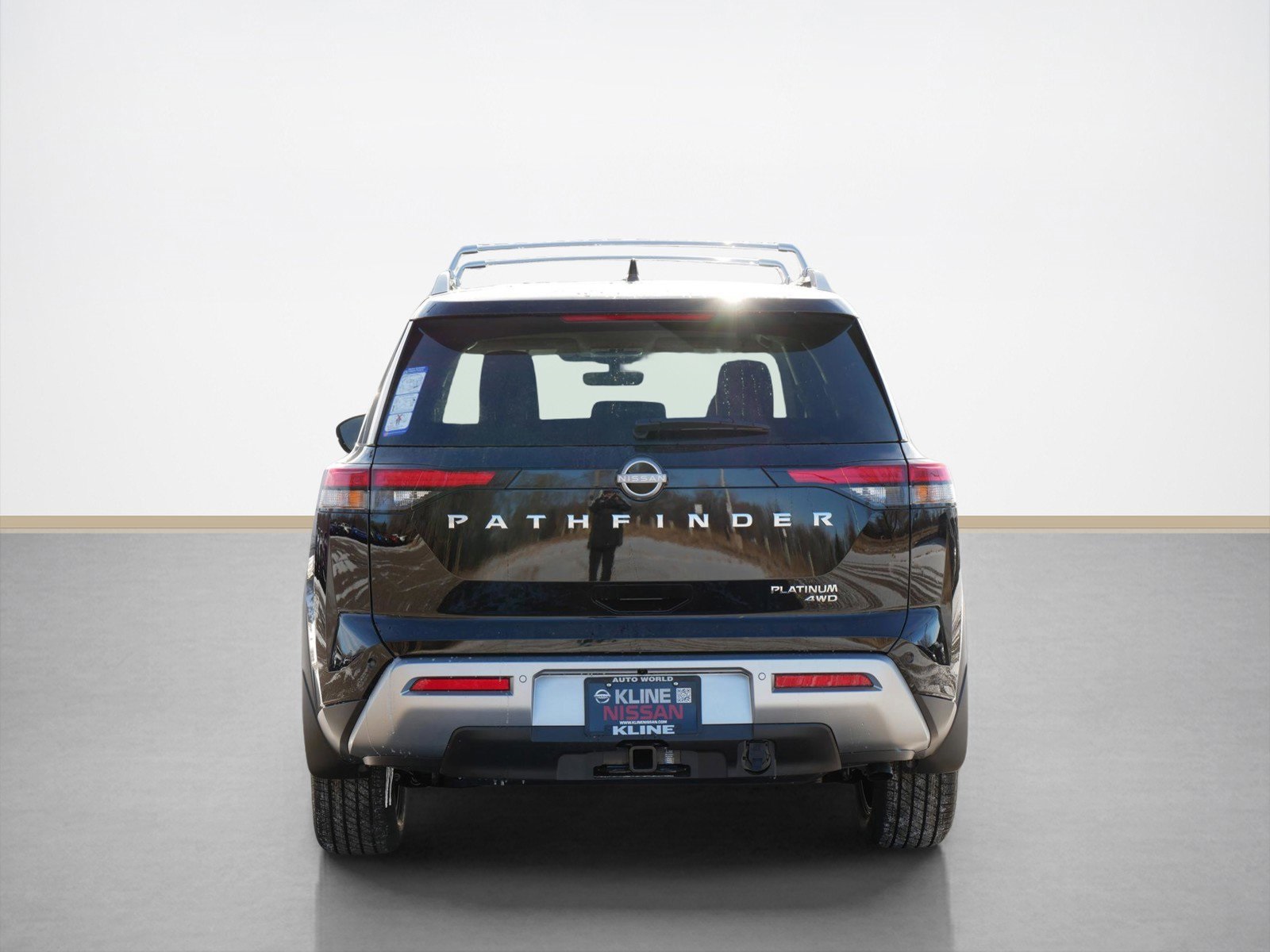 2025 Nissan Pathfinder Platinum photo 3