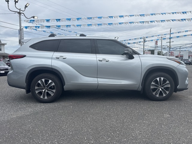 2021 Toyota Highlander XLE photo 4