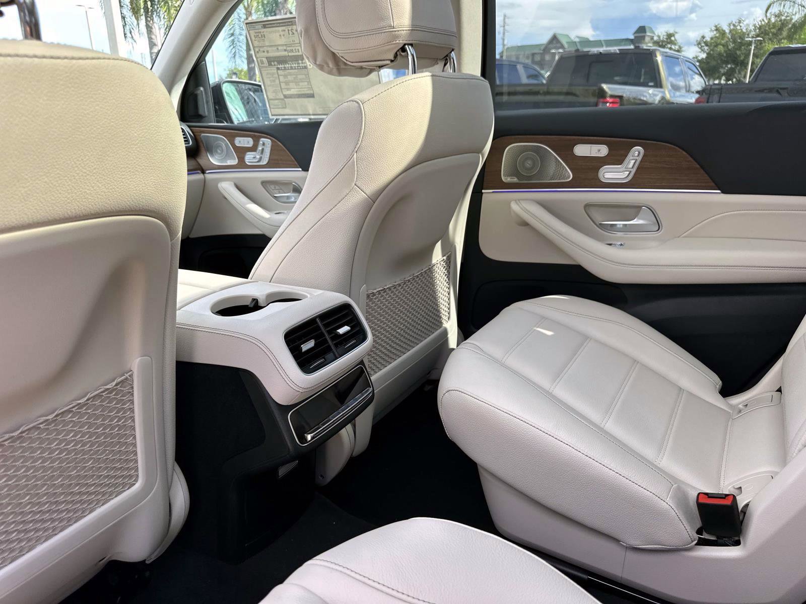 2026 Mercedes Benz GLS 450 4MATIC photo 15