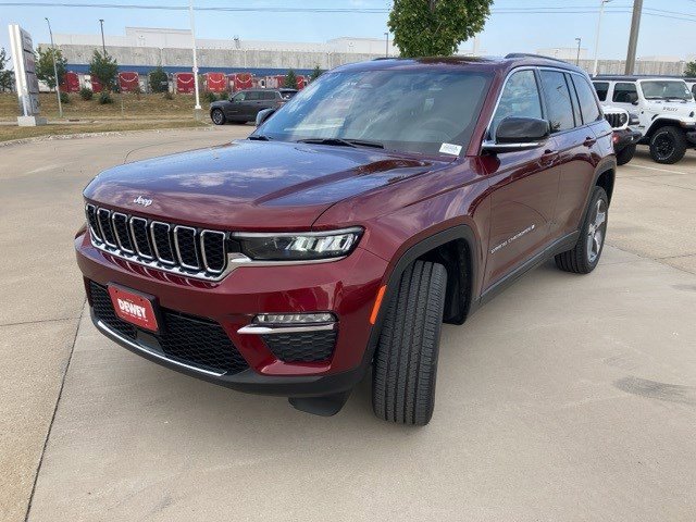 2025 Jeep Grand Cherokee Limited photo 2