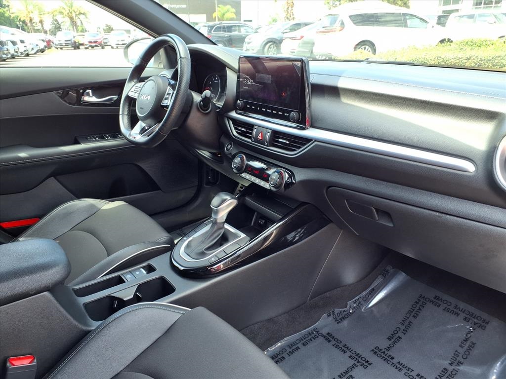 2023 Kia Forte GT-Line photo 15