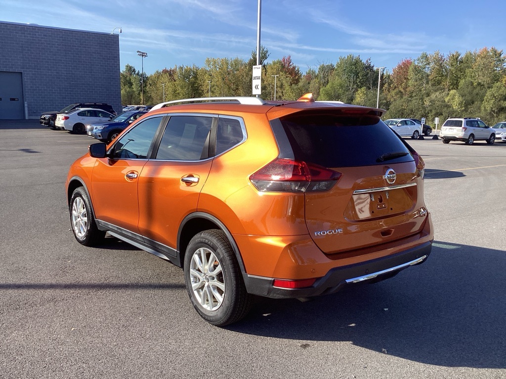 2019 Nissan Rogue SV photo 5