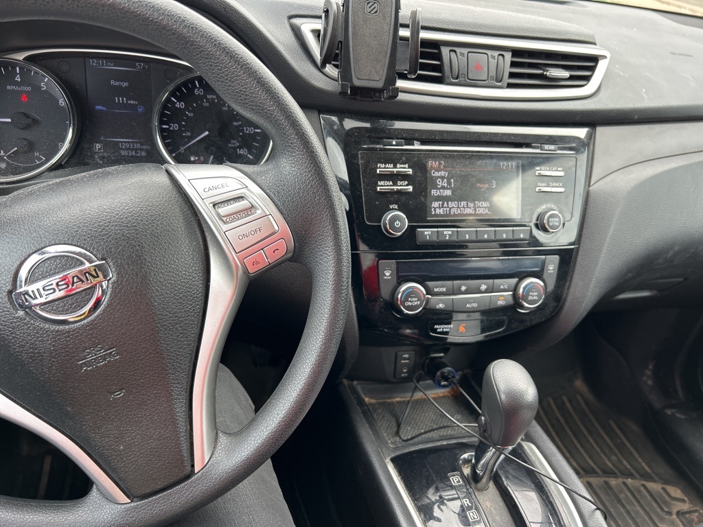 Used 2014 Nissan Rogue SV with VIN 5N1AT2MV3EC842135 for sale in Lawrence, KS