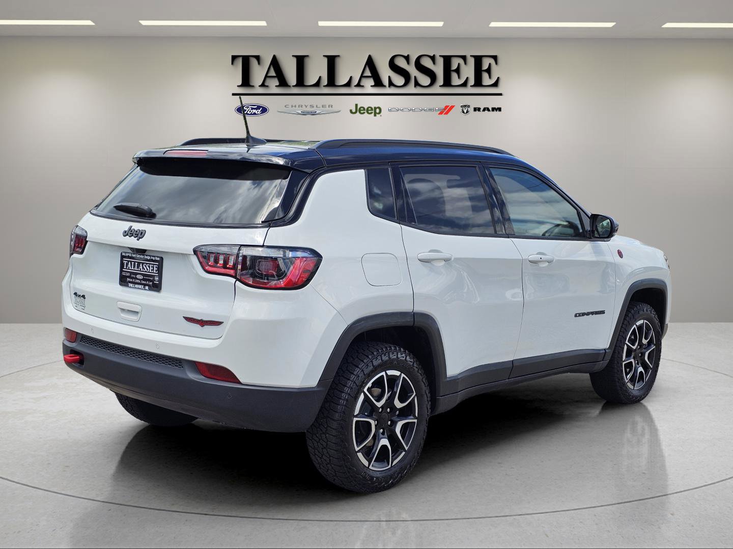 2024 Jeep Compass Trailhawk photo 4