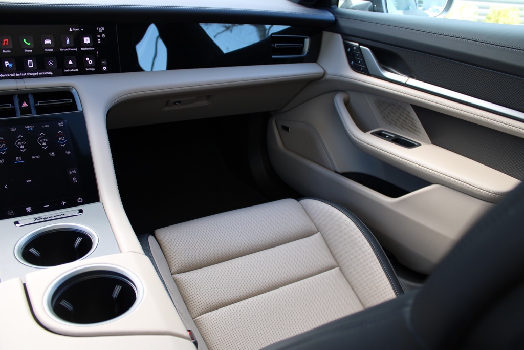 2025 Porsche Taycan 4S Cross Turismo photo 19