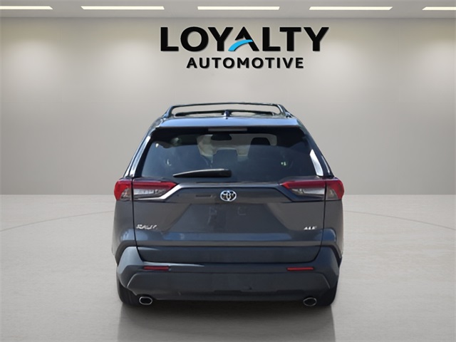 2019 Toyota RAV4 XLE photo 4
